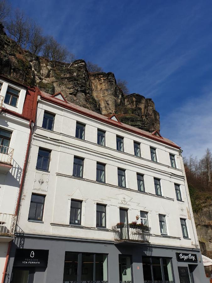 Penzion Via Ferrata Дечин Екстер'єр фото